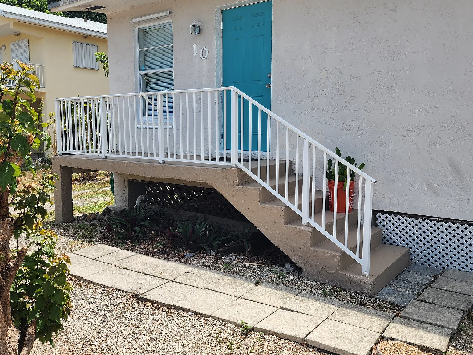2 bed, 806 sqft, $2,400 — Photo 2