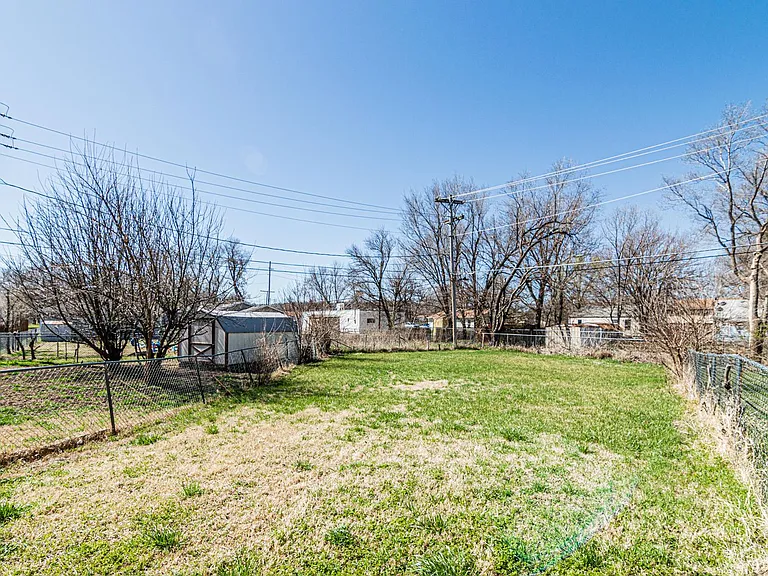 1369 Parkside Dr — Photo 21
