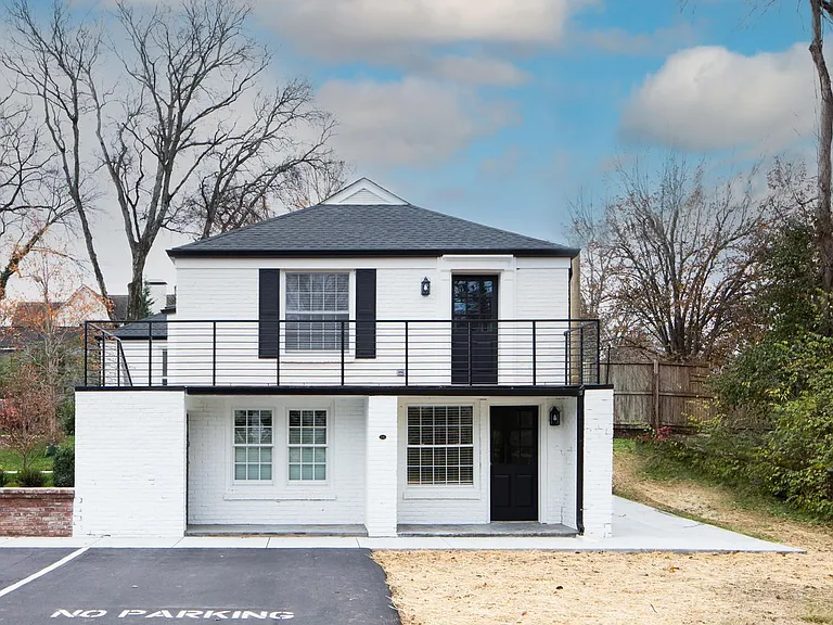 203 Leake Ave — Photo 2