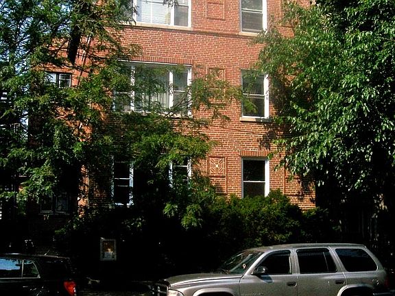 2nd image of 646 W Oakdale Ave #11
