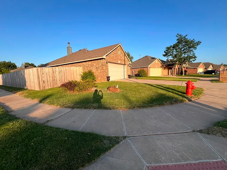 2400 Rookhaven Ln — Photo 3