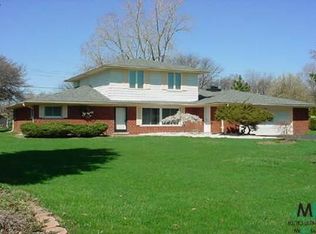 5561 Wright Dr, Troy, MI 48098