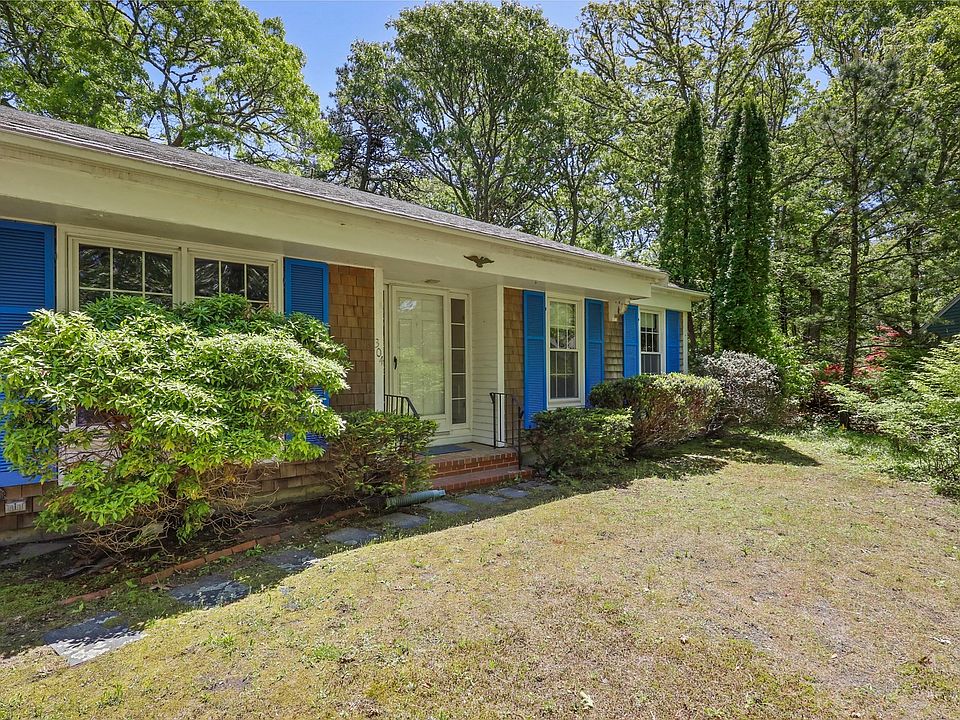 1st image of 304 Round Cove Rd