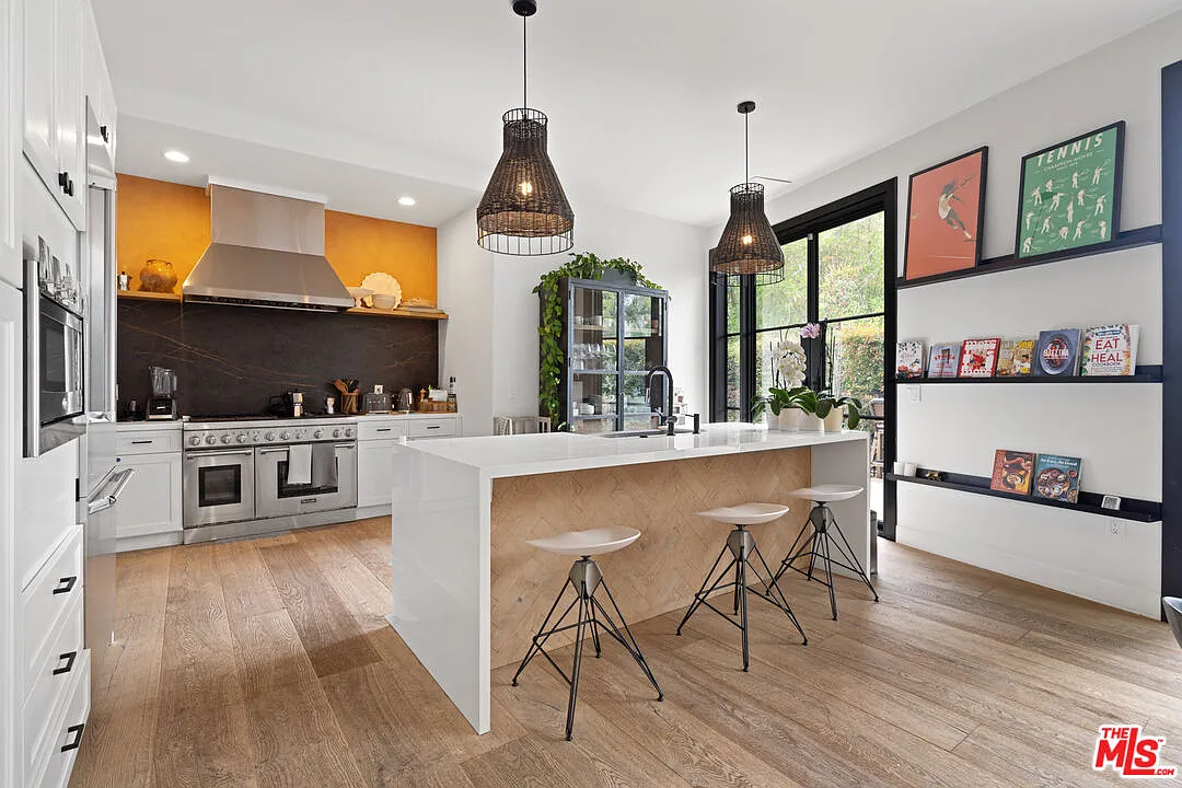 Building Photo - 2065 Watsonia Ter