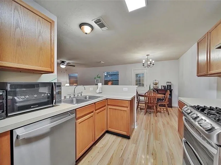 16923 Lockford Ln — Photo 4