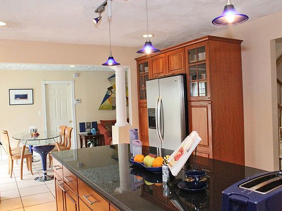 2nd image of 1143 Stonewall Ln