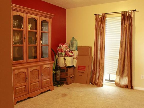 3rd image of 613 Rosemarie Ave