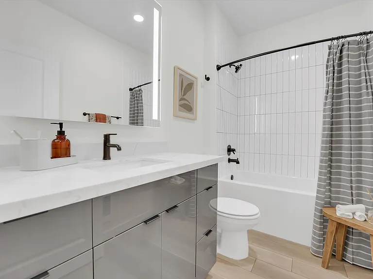 The Meadowlark Apartments — Photo 40
