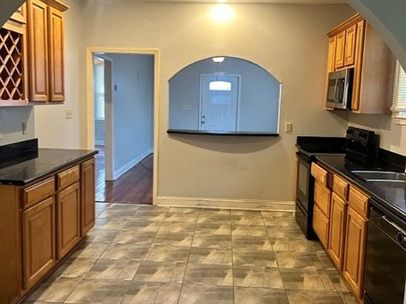 4th image of 2477 Dreux Ave