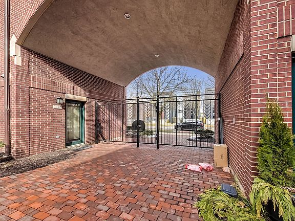 2nd image of 2455 W Ohio St Unit 2W