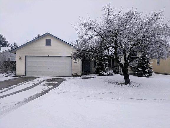3rd image of 1904 N Saint Helens Dr