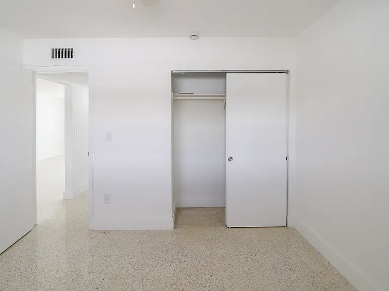 405 W 11th St #12 — Photo 15