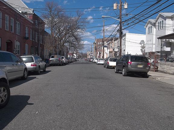 4th image of 105 Highland Ave