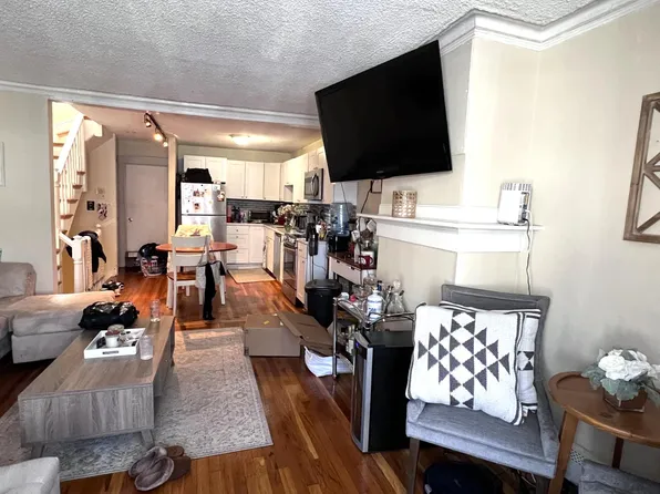 169 W 7th St #2, Boston, MA 02127