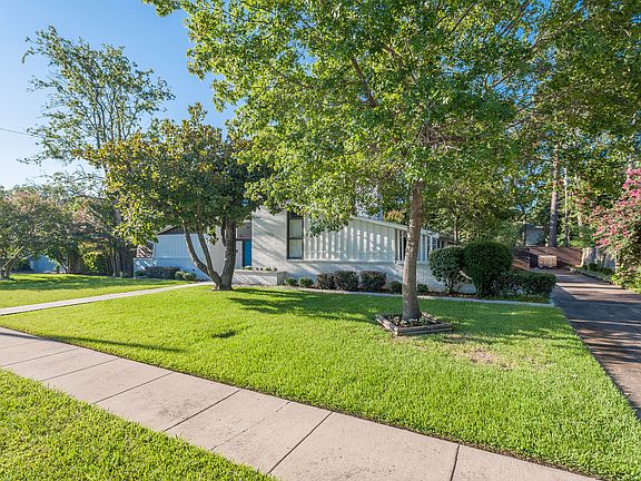 3rd image of 1200 Woodleigh Dr