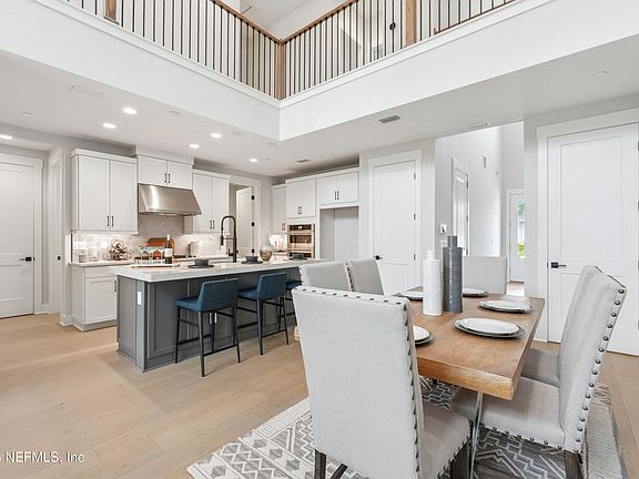 3rd image of 113 OAK PARK Drive