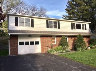 203 Thornton Cir S, Camillus, NY 13031