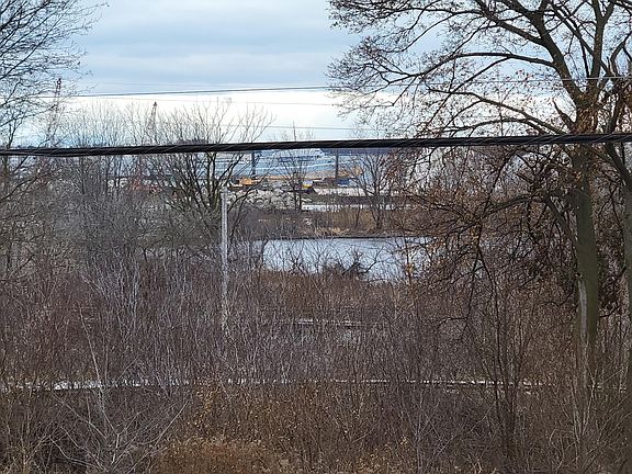 4th image of 1621 Lakeshore Dr