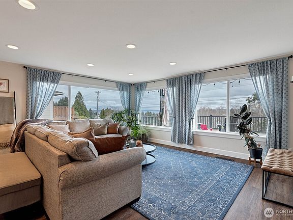 5th image of 4217 N Vassault Street