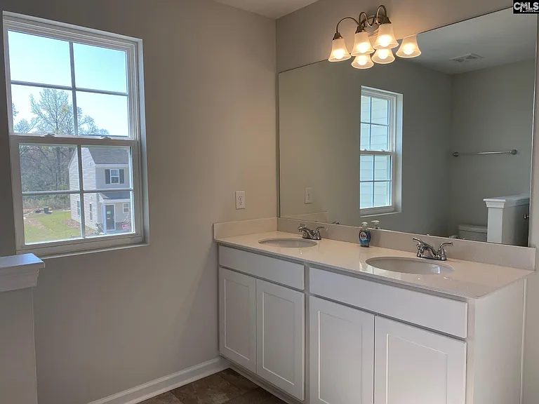 386 Keeble Dr — Photo 9