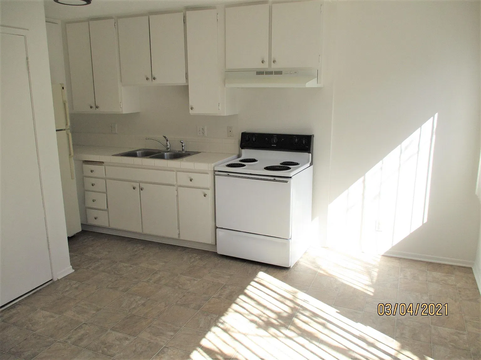 270 W Alamar Ave — Photo 3