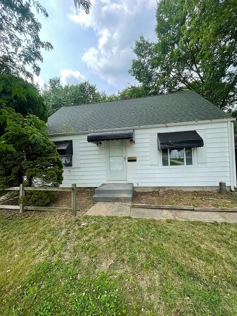 5 bed, 1.5 bath, 1490 sqft, $1,890 — Photo 1