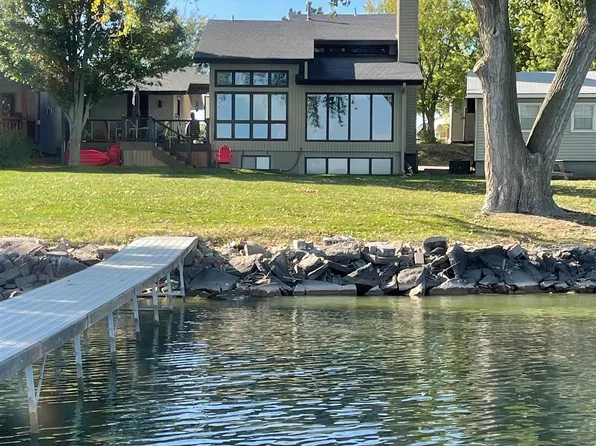 10 Merriweather Dr #11, Elwood, NE 68937