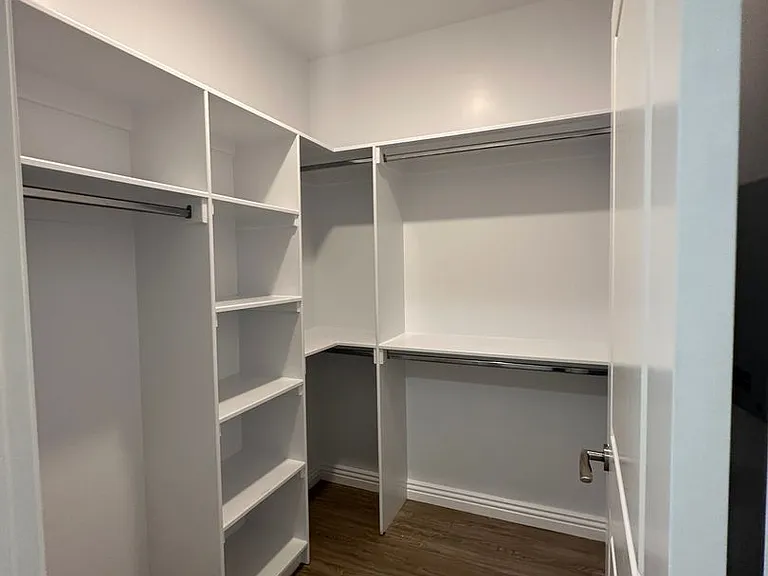 Burnet Apartments — Photo 9