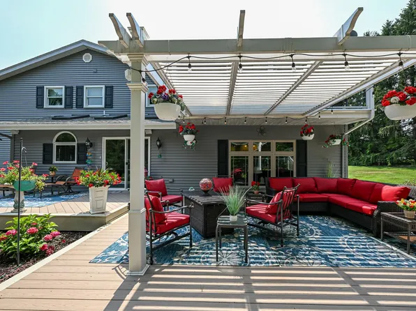 S55W29550 Windcrest Dr, Waukesha, WI 53189