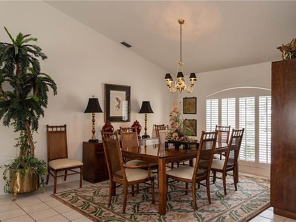 4th image of 62 Tropicana Dr