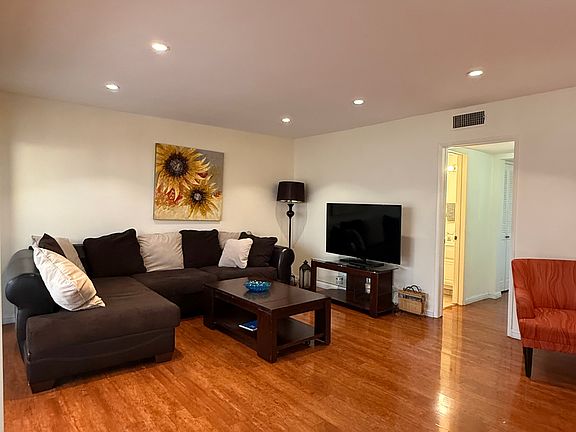 5th image of 4950 Louise Ave Unit 105