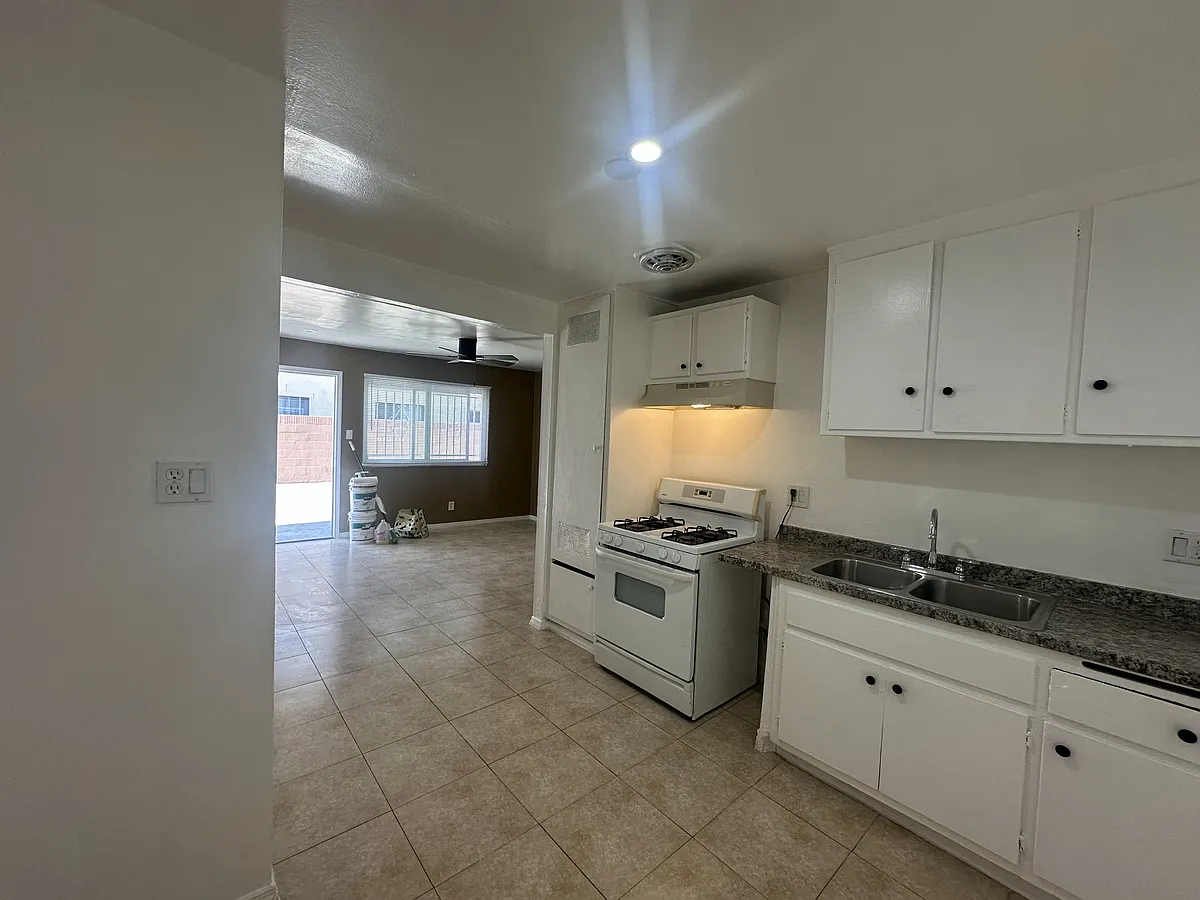 Building Photo - 1025 Myrtle Ave #2