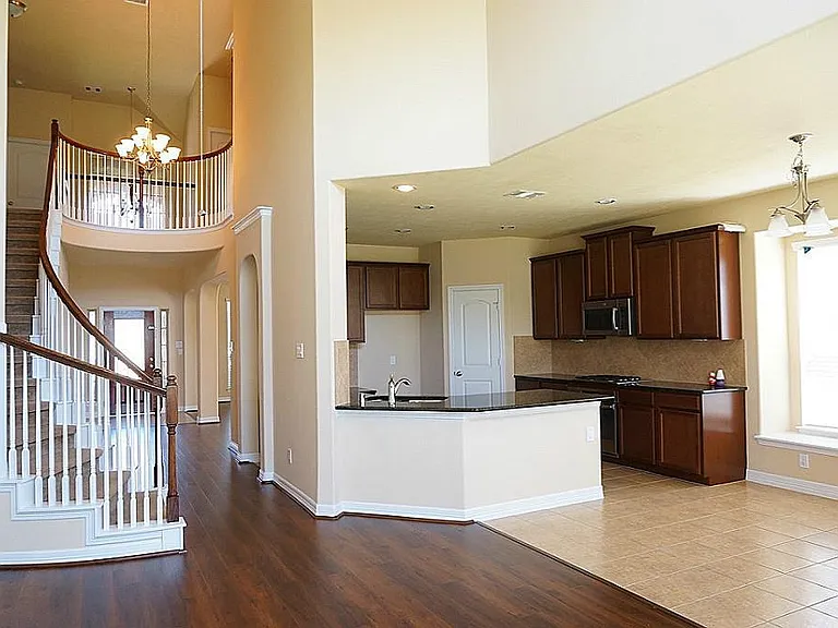 3319 Hawkins Glen Ln — Photo 5