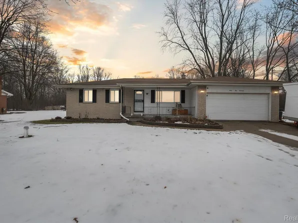 4114 W Carpenter Rd, Flint, MI 48504