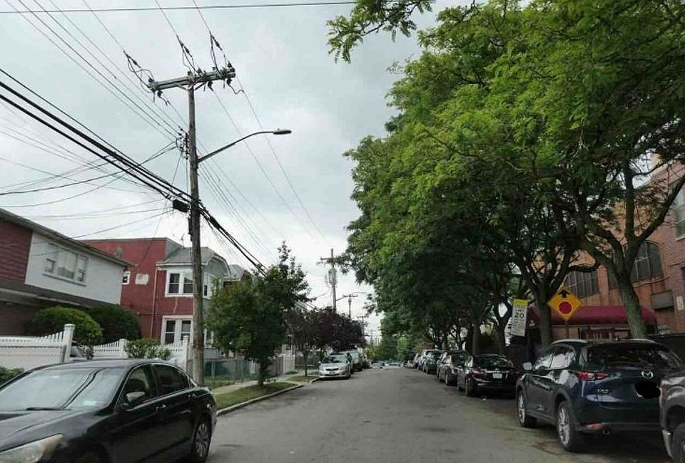 Exterior Neighborhood (street photo)