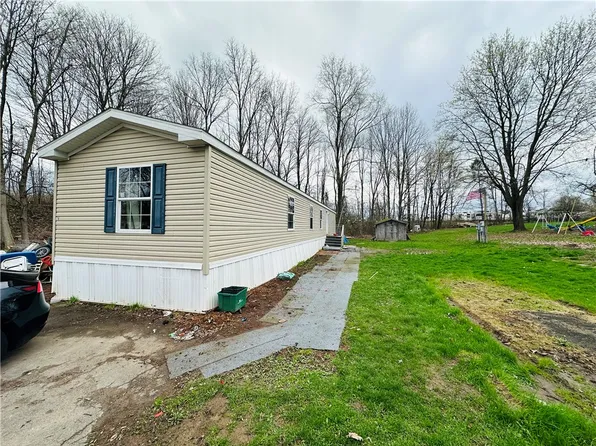 79 Lored Rd, Farmington, NY 14425