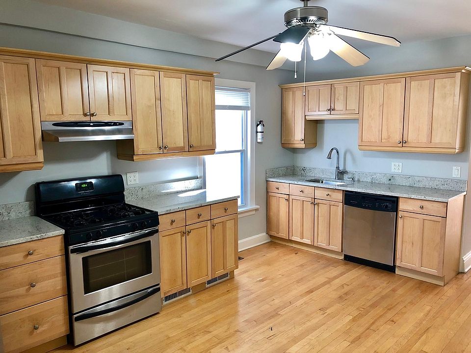1st image of 3303 N Oakley Ave #1