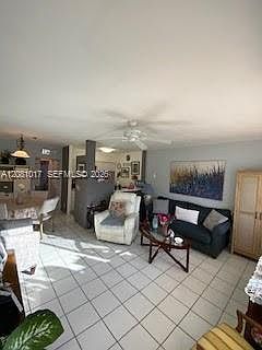 4th image of 925 SW 11th Ave APT 1