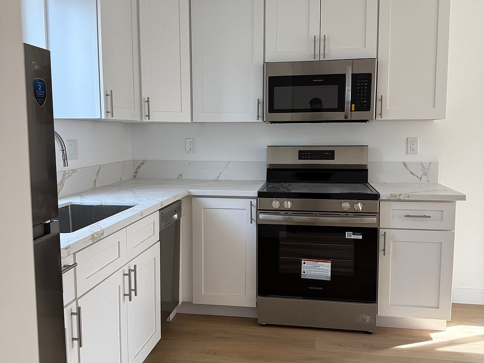 1st image of 2024 7th Ave #2028-3/4