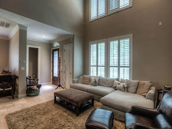 1043 Memorial Village Dr, Houston, TX 77024
