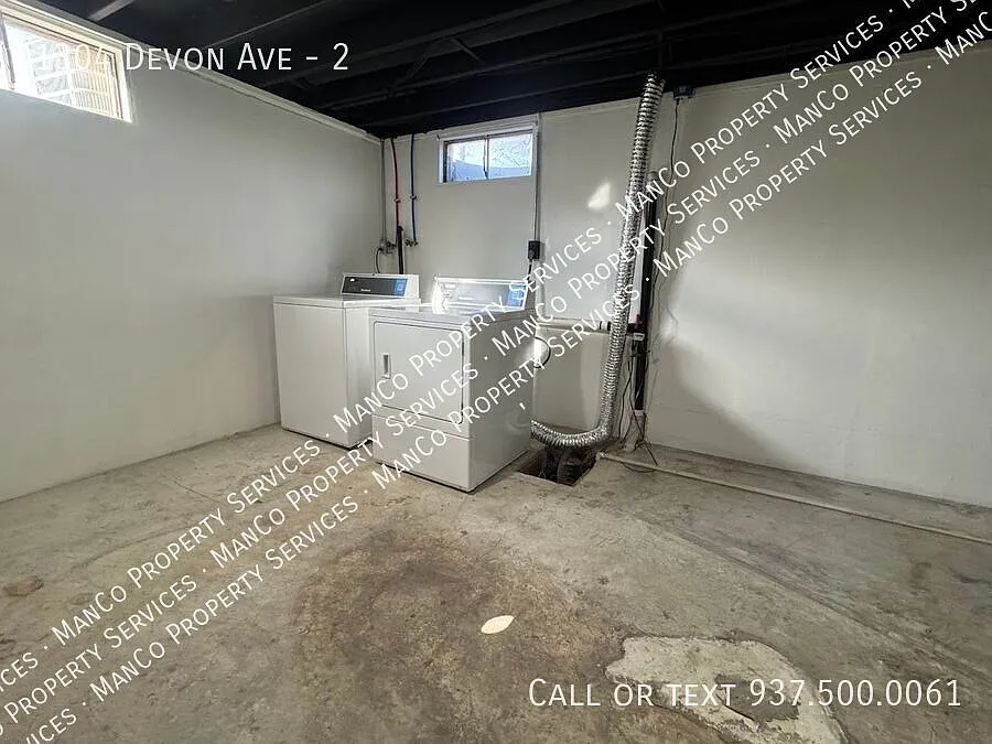 Building Photo - 1304 Devon Ave #2