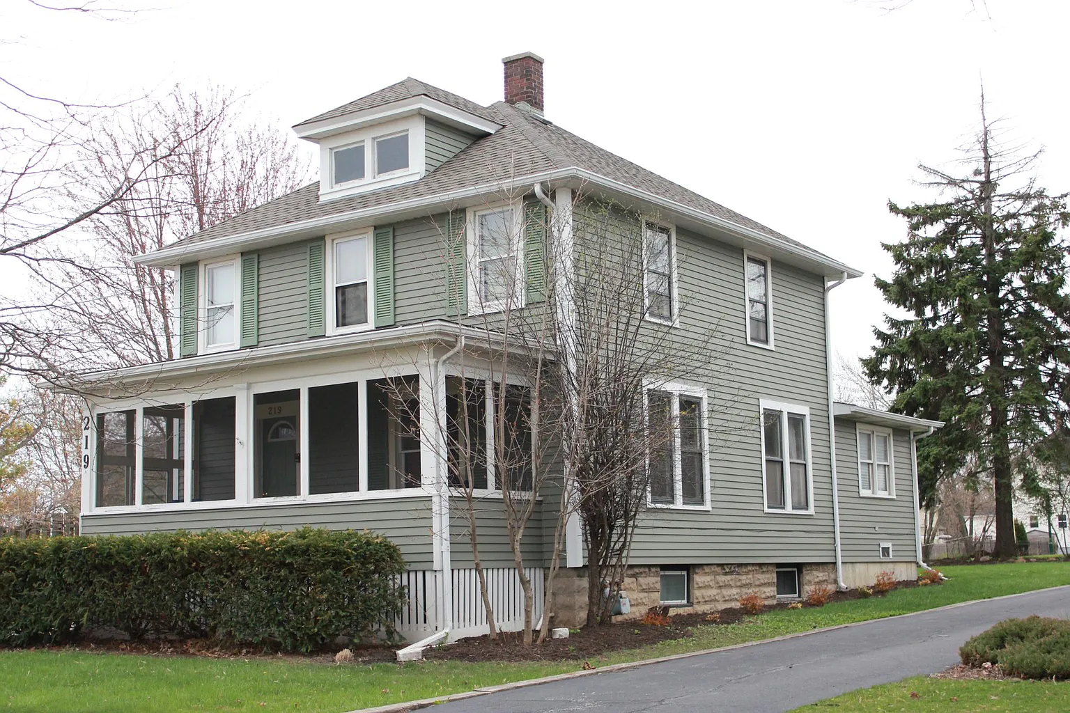 219 Applebee St photo 1