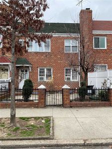 25-46 81st St, East Elmhurst, NY, 11370