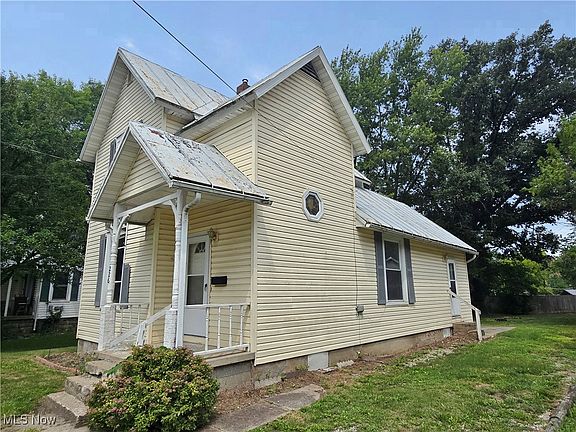 2nd image of 226 Magyar St