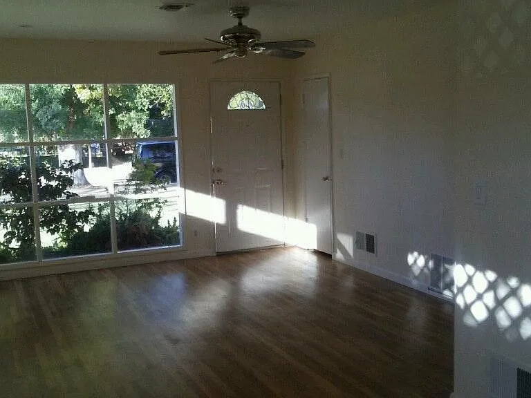 20532 Vose St — Photo 8