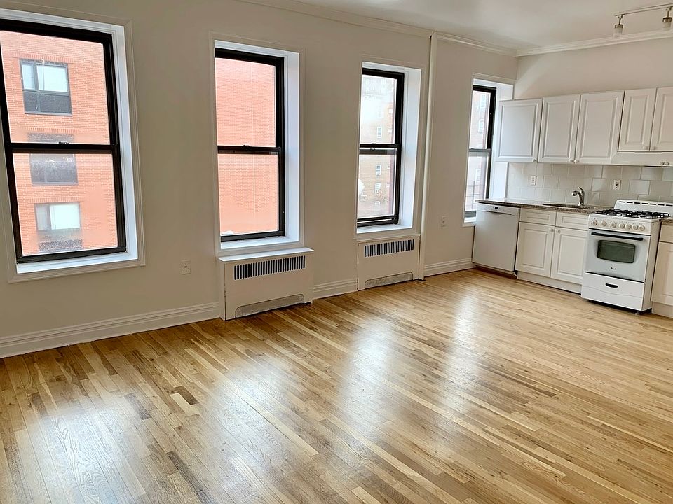 1st image of 748 E 9th St Unit D2