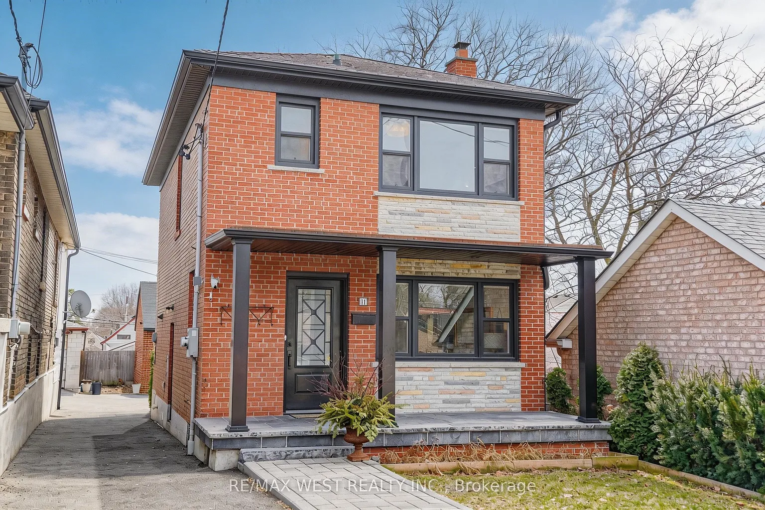 11 Helen Ave photo 1