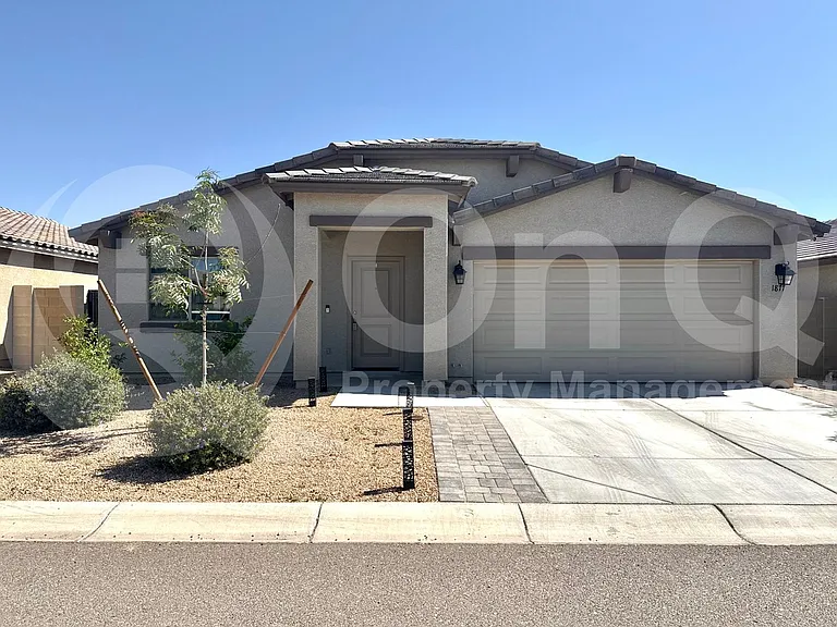1877 W Overland St — Photo 1