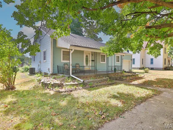 115 W South St, Nokomis, IL 62075