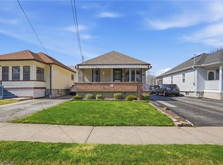 4867 6th Ave, Niagara Falls, ON L2E 4T8